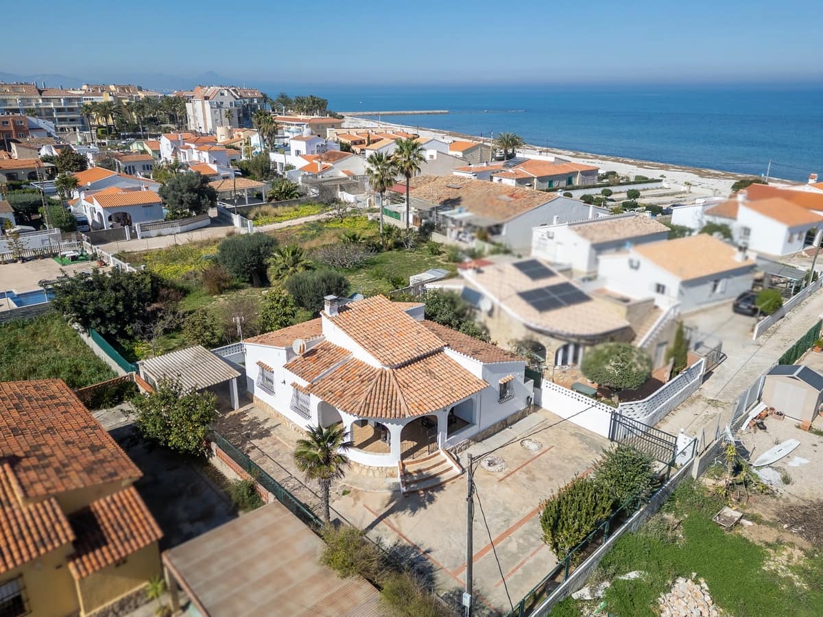 Chalet de 3 habitaciones en Dénia en venta con garaje - 449.000 € (Ref: 10095803)