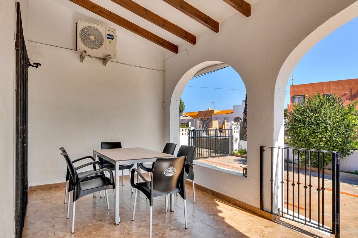 Chalet de 3 habitaciones en Dénia en venta con garaje - 449.000 € (Ref: 10095803)