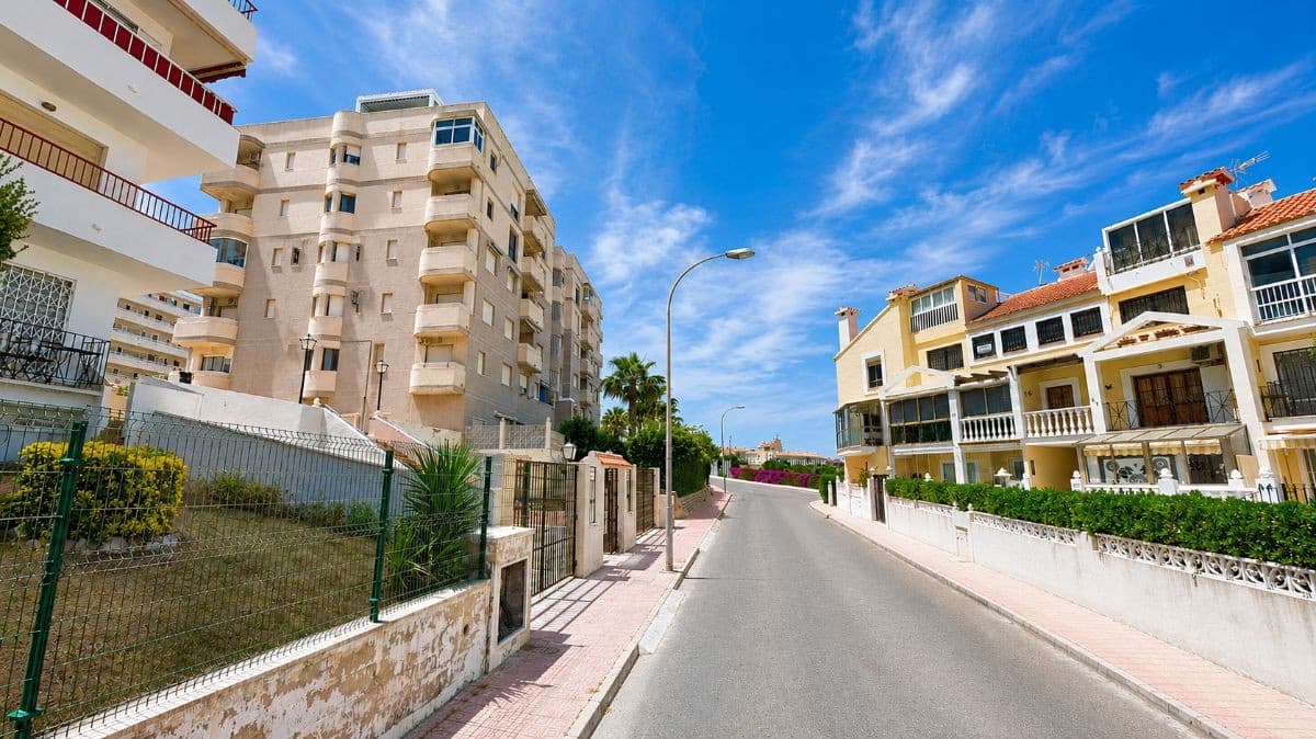 1 soveværelse Lejlighed til salg i Torrevieja med swimmingpool - € 120.000 (Ref: 10153663)