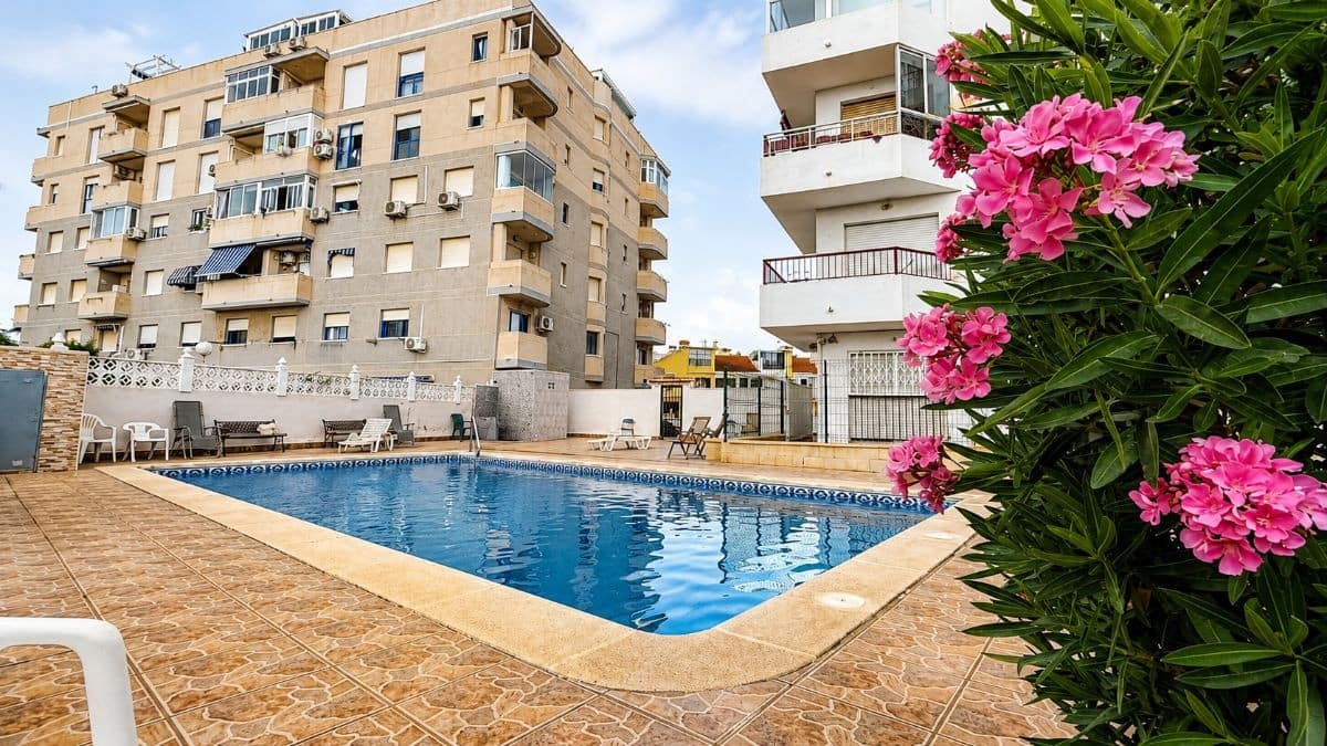 1 soveværelse Lejlighed til salg i Torrevieja med swimmingpool - € 120.000 (Ref: 10153663)