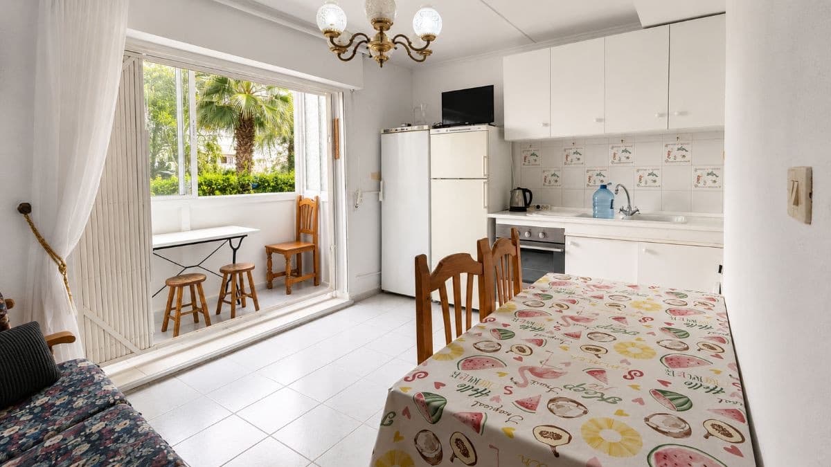 1 soveværelse Lejlighed til salg i Torrevieja med swimmingpool - € 120.000 (Ref: 10153663)