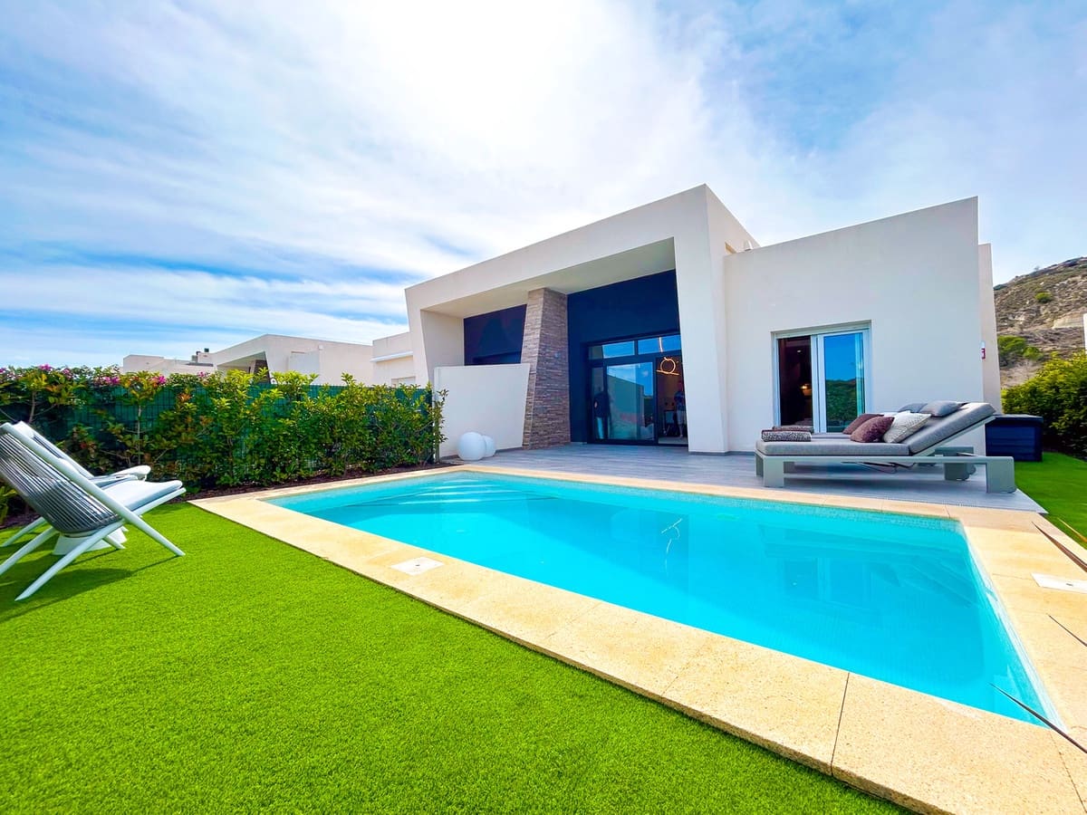 3 bedroom Villa for sale in Algorfa with pool garage - € 449,000 (Ref: 10153667)