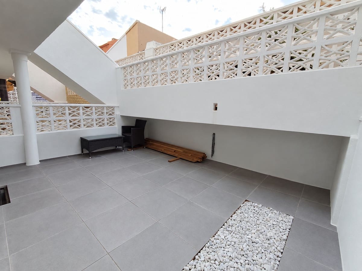 2 slaapkamer Appartement te koop in Torrevieja - € 239.995 (Ref: 10153672)