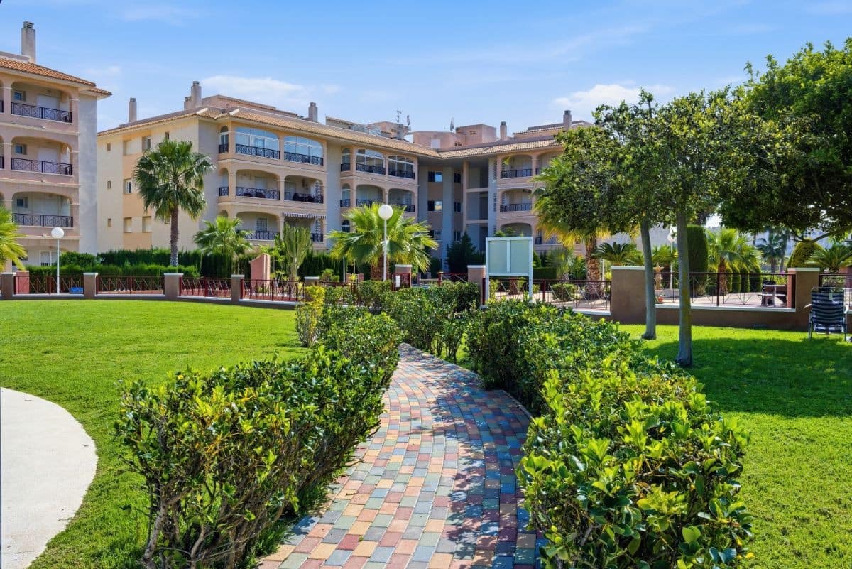 2 slaapkamer Appartement te koop in Orihuela met zwembad garage - € 219.000 (Ref: 10153673)