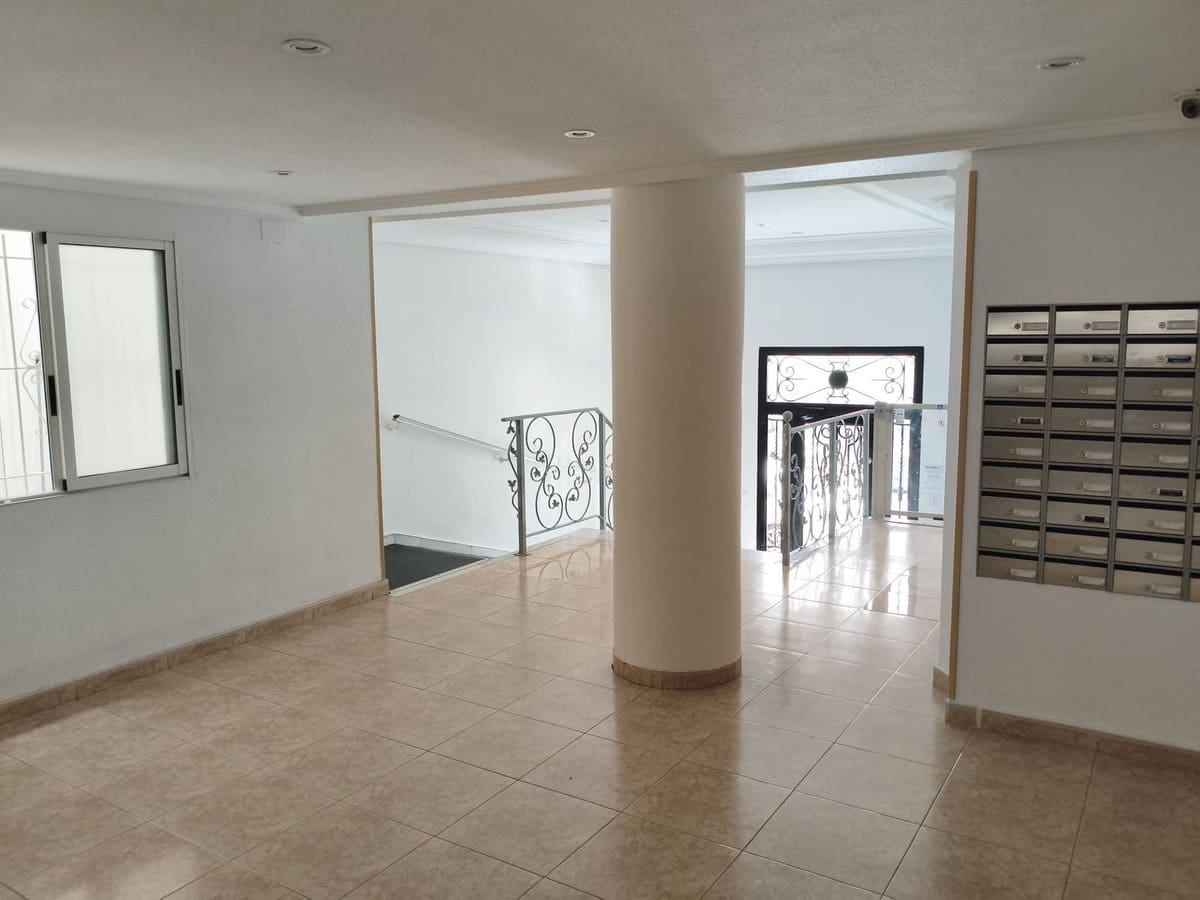 Ático de 2 habitaciones en Torrevieja en venta con piscina - 155.000 € (Ref: 10153677)