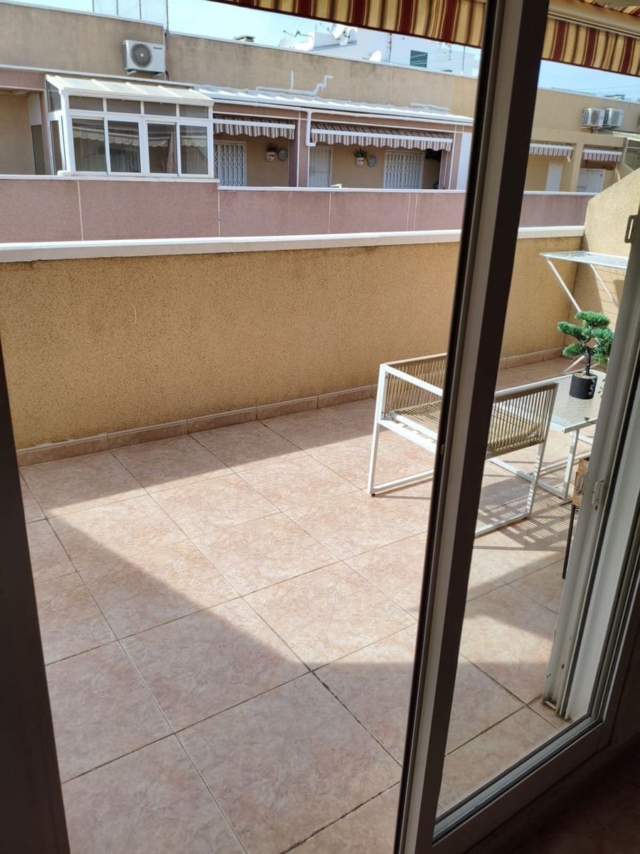 Ático de 2 habitaciones en Torrevieja en venta con piscina - 155.000 € (Ref: 10153677)