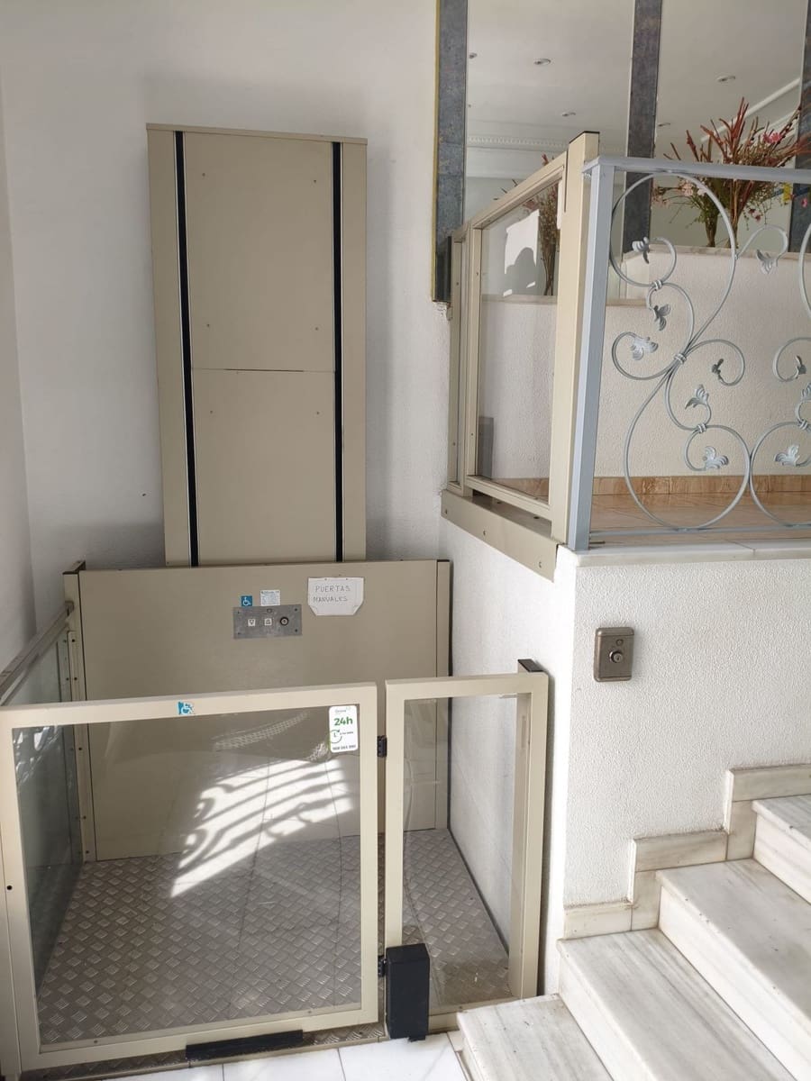 Ático de 2 habitaciones en Torrevieja en venta con piscina - 155.000 € (Ref: 10153677)