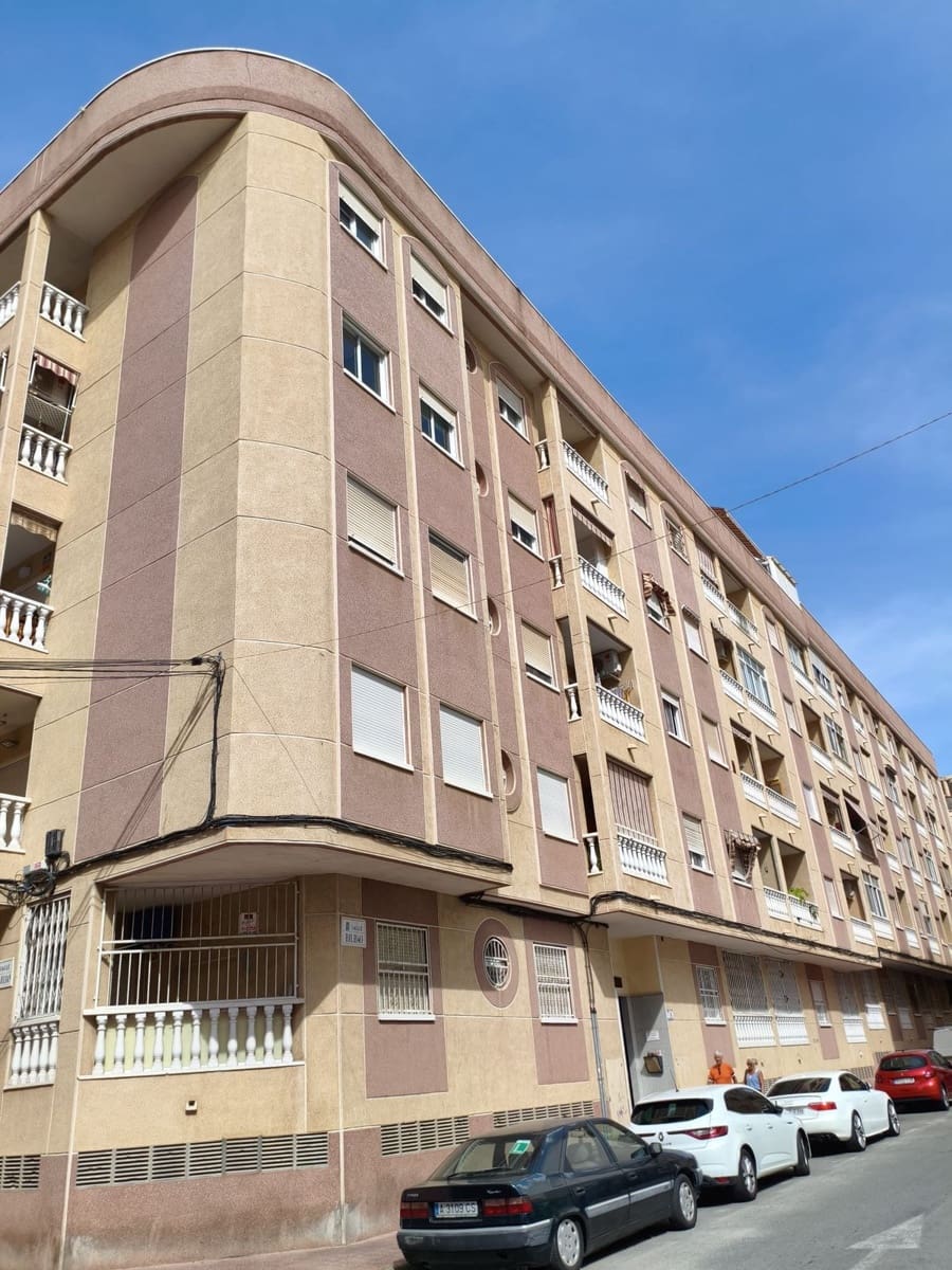 Ático de 2 habitaciones en Torrevieja en venta con piscina - 155.000 € (Ref: 10153677)