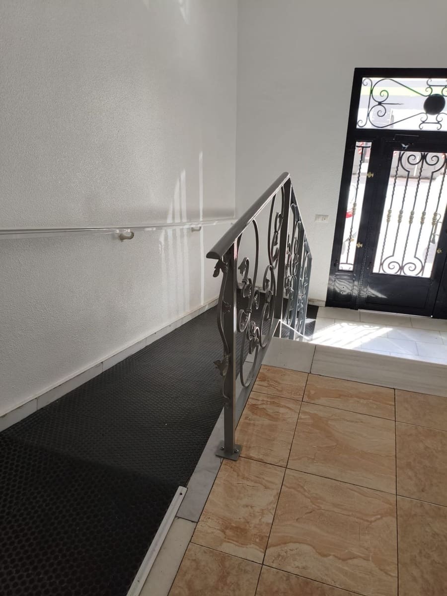 Ático de 2 habitaciones en Torrevieja en venta con piscina - 155.000 € (Ref: 10153677)