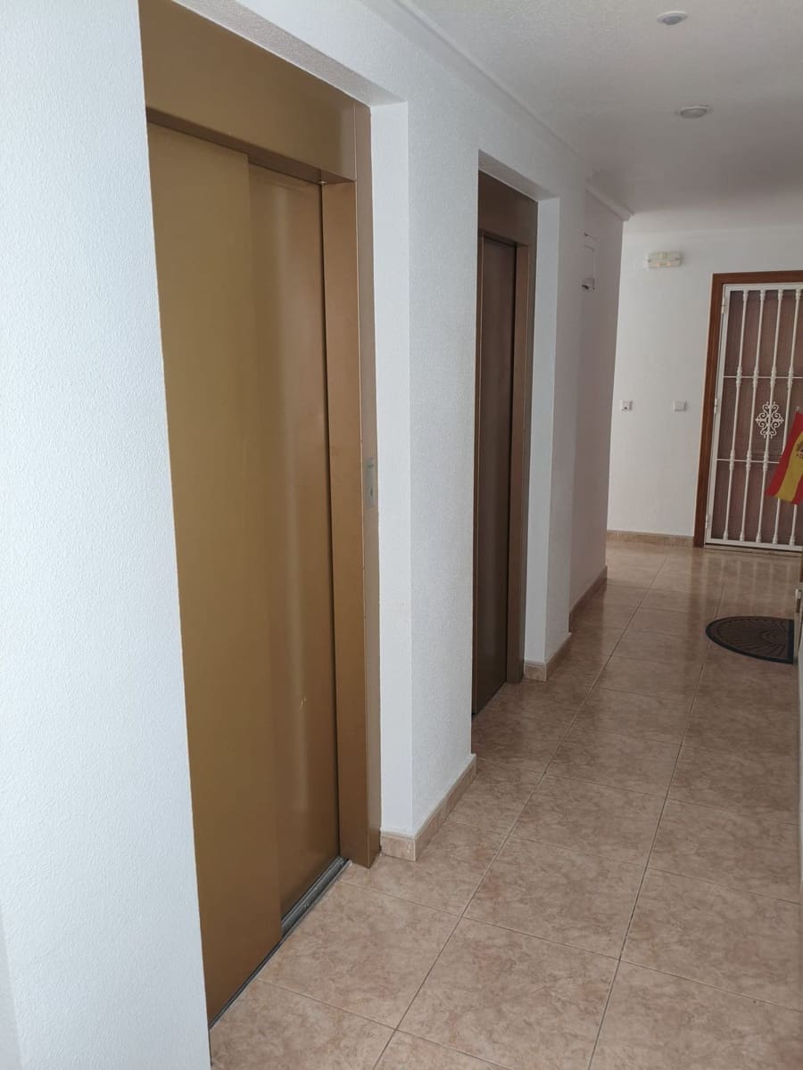 Ático de 2 habitaciones en Torrevieja en venta con piscina - 155.000 € (Ref: 10153677)