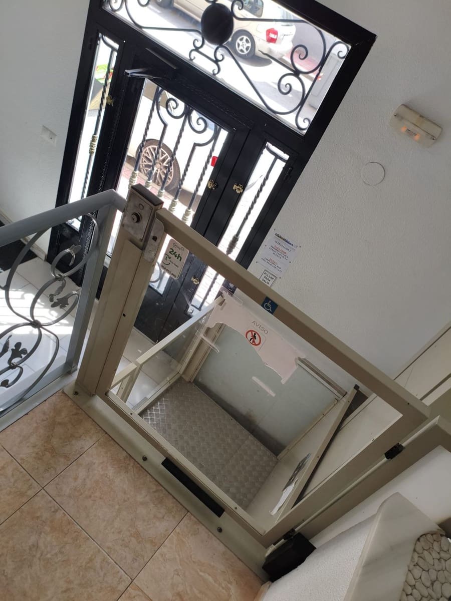 Ático de 2 habitaciones en Torrevieja en venta con piscina - 155.000 € (Ref: 10153677)