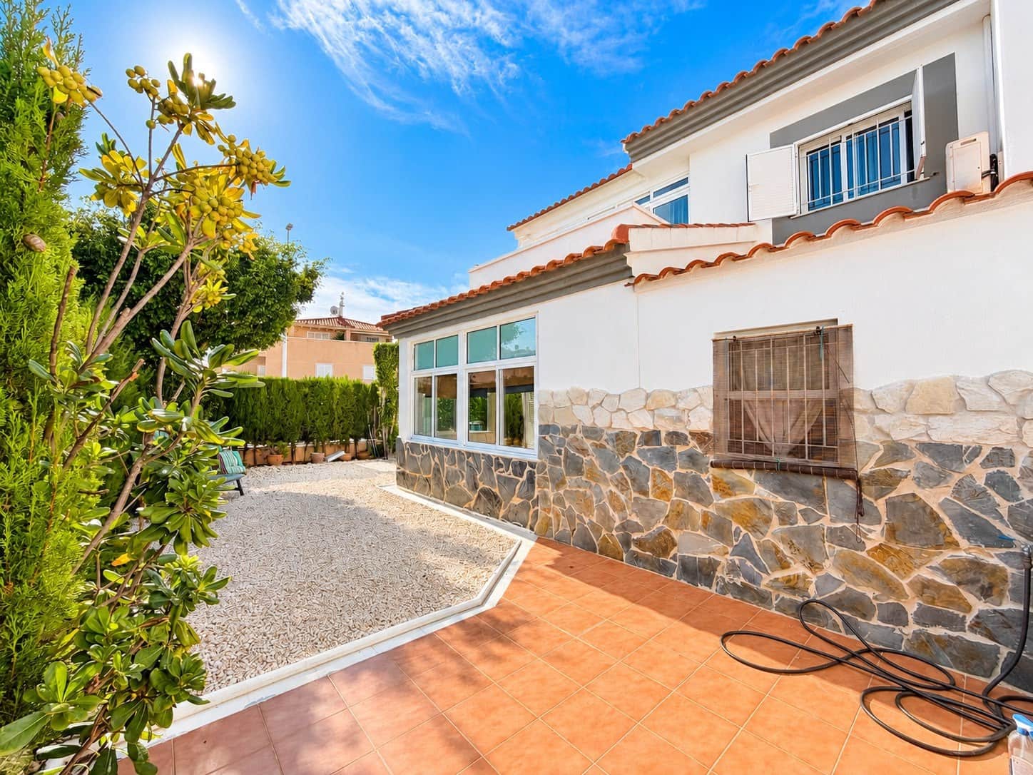 3 quarto Casa em Banda para venda em Alicante cidade com piscina - 349 995 € (Ref: 10157940)