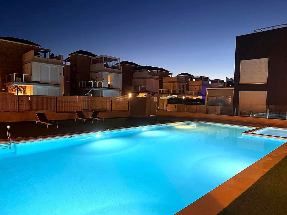 Apartamento de 3 habitaciones en Torrevieja en venta con piscina garaje - 314.900 € (Ref: 10159713)