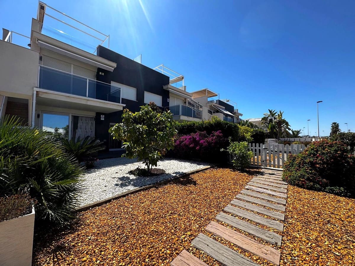 Apartamento de 3 habitaciones en Torrevieja en venta con piscina garaje - 314.900 € (Ref: 10159713)