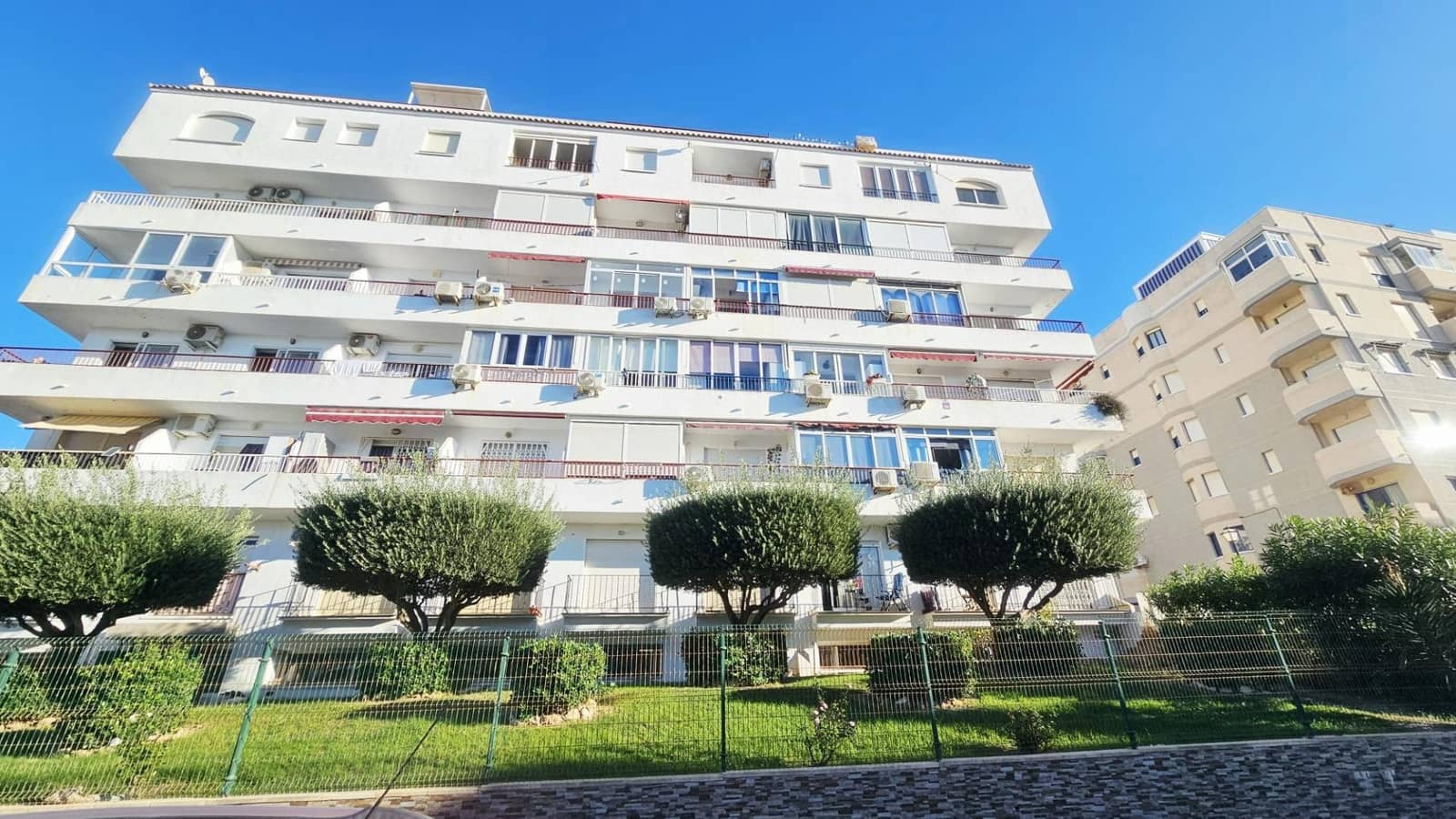 Estúdio para venda em Torrevieja com piscina - 81 900 € (Ref: 10163174)