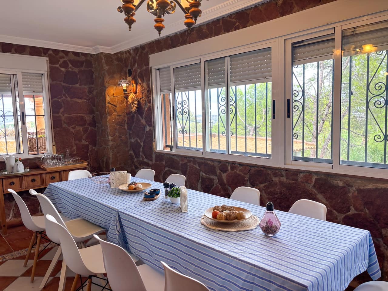 6 bedroom Villa for sale in Jacarilla with pool garage - € 495,000 (Ref: 10163177)
