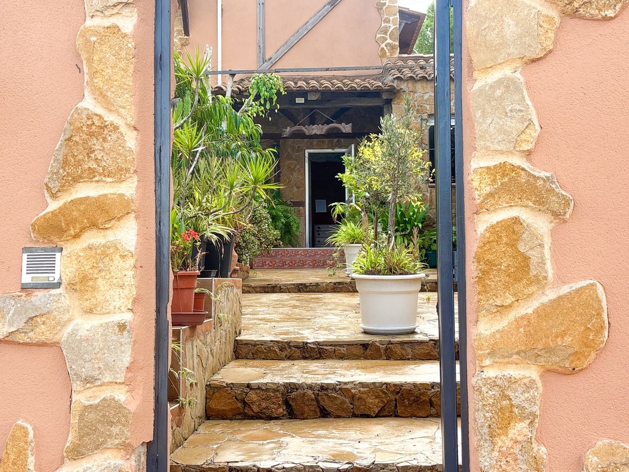 6 bedroom Villa for sale in Jacarilla with pool garage - € 495,000 (Ref: 10163177)