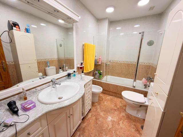 2 bedroom Apartment for sale in Puerto Deportivo, Torrevieja with pool - € 139,000 (Ref: 10163178)