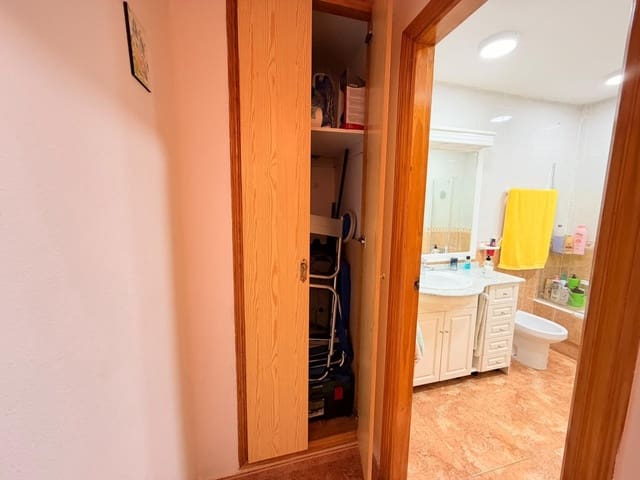 2 bedroom Apartment for sale in Puerto Deportivo, Torrevieja with pool - € 139,000 (Ref: 10163178)