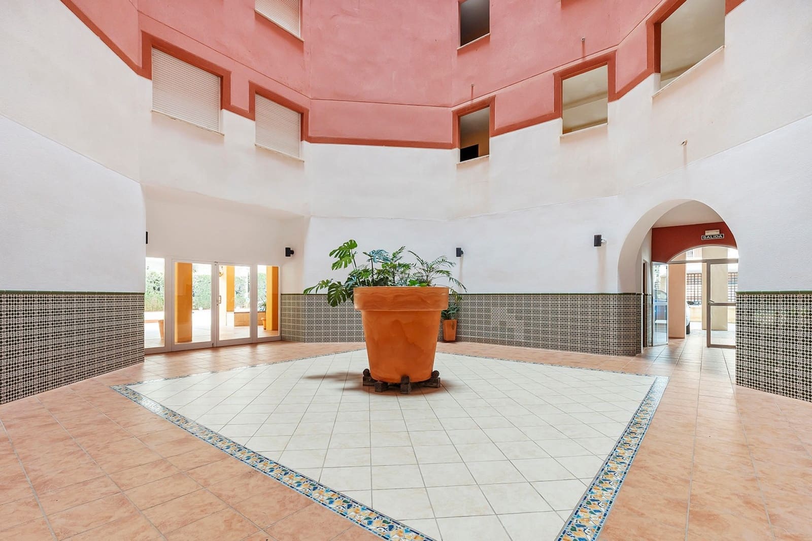 2 soverom Leilighet til salgs i Torrevieja med svømmebasseng garasje - € 269 500 (Ref: 10163181)