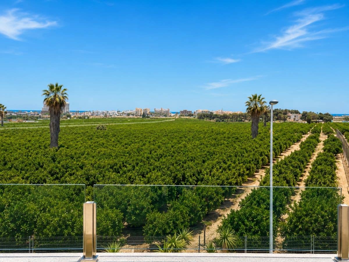 Casa de 3 habitaciones en Torrevieja en venta con piscina garaje - 429.000 € (Ref: 10172092)