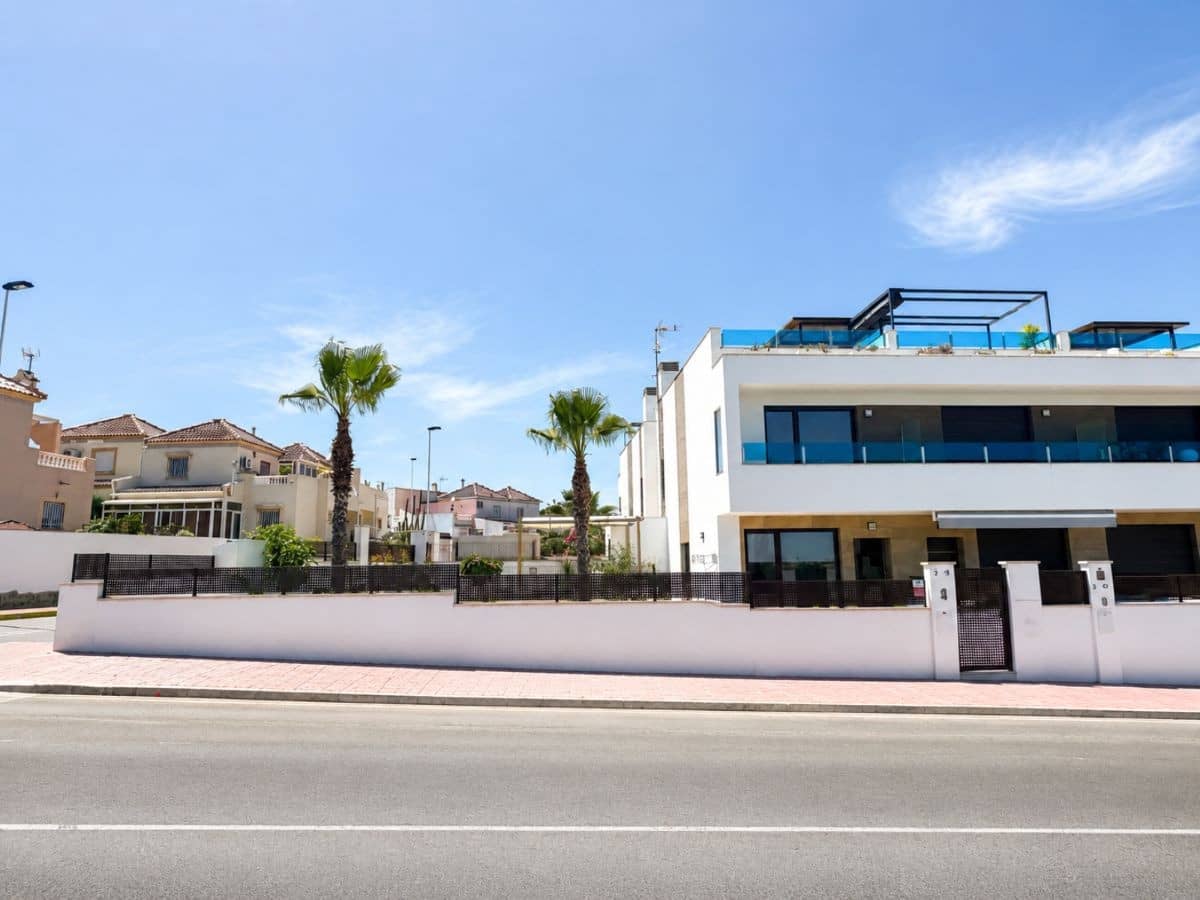 Casa de 3 habitaciones en Torrevieja en venta con piscina garaje - 429.000 € (Ref: 10172092)