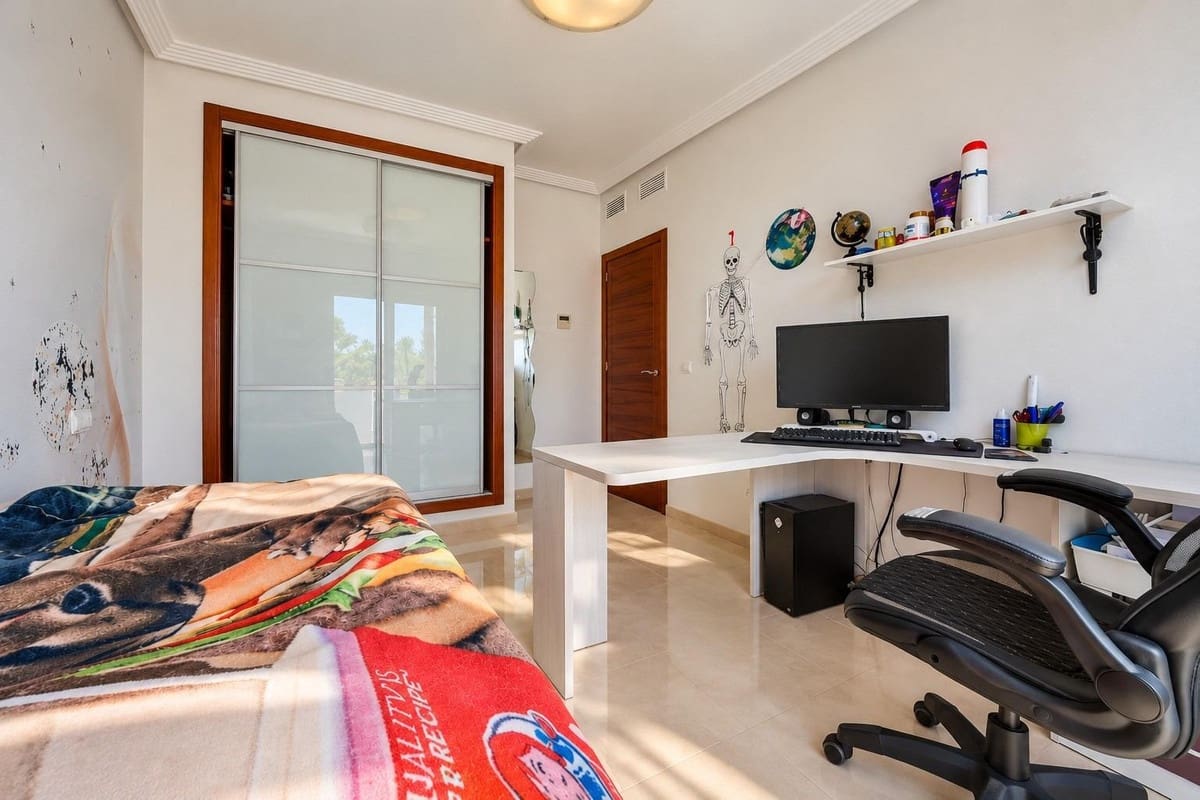 2 soverom Penthouse til salgs i Orihuela med svømmebasseng - € 233 000 (Ref: 10172096)
