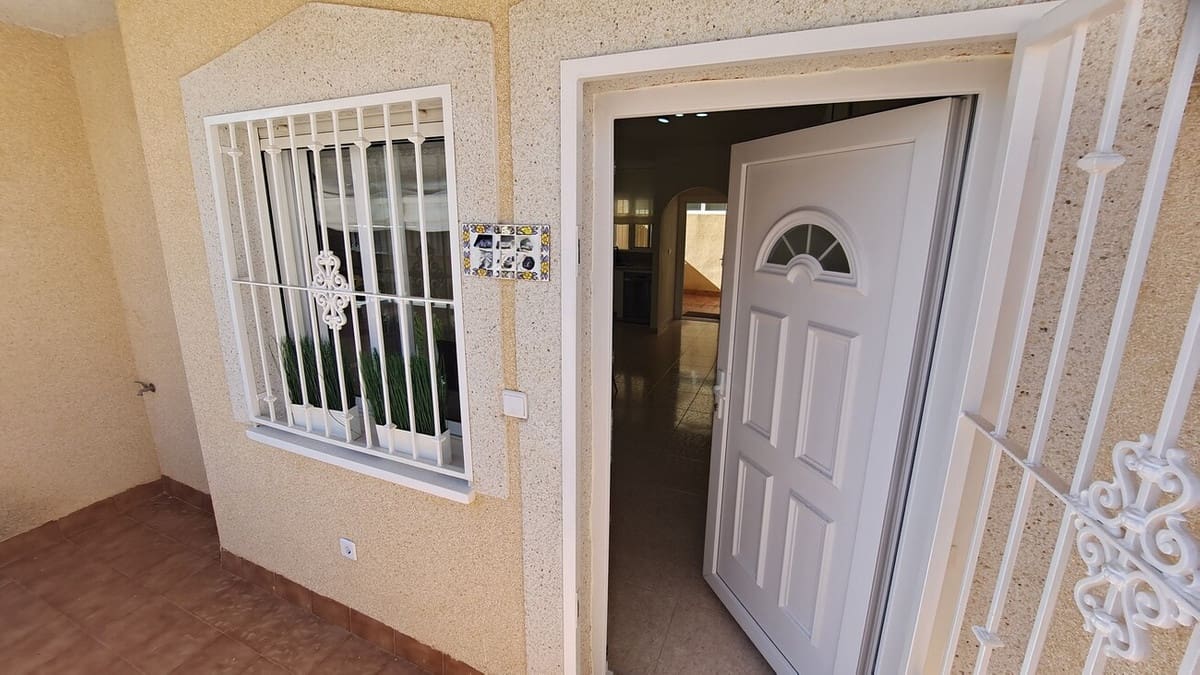 2 soveværelse Byhus til salg i Villamartin med swimmingpool garage - € 194.950 (Ref: 10174160)