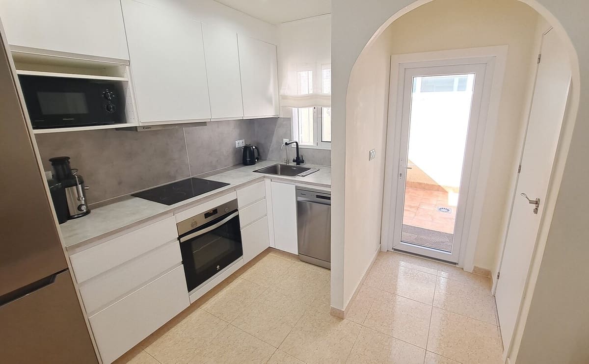 2 soveværelse Byhus til salg i Villamartin med swimmingpool garage - € 194.950 (Ref: 10174160)