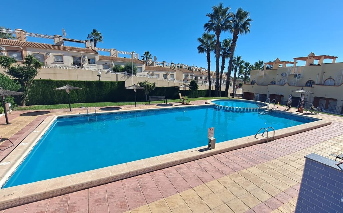 2 soveværelse Byhus til salg i Villamartin med swimmingpool garage - € 194.950 (Ref: 10174160)