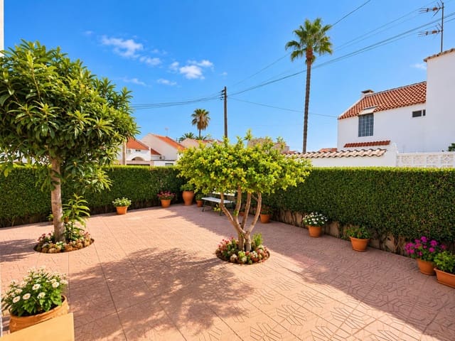 Casa de 2 habitaciones en Avenida Habaneras - Curva de Palangre, Torrevieja en venta con piscina garaje - 210.000 € (Ref: 10174168)