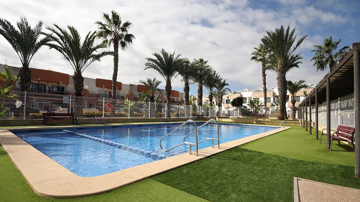 3 soveværelse Byhus til salg i Orihuela med swimmingpool garage - € 395.000 (Ref: 10174171)