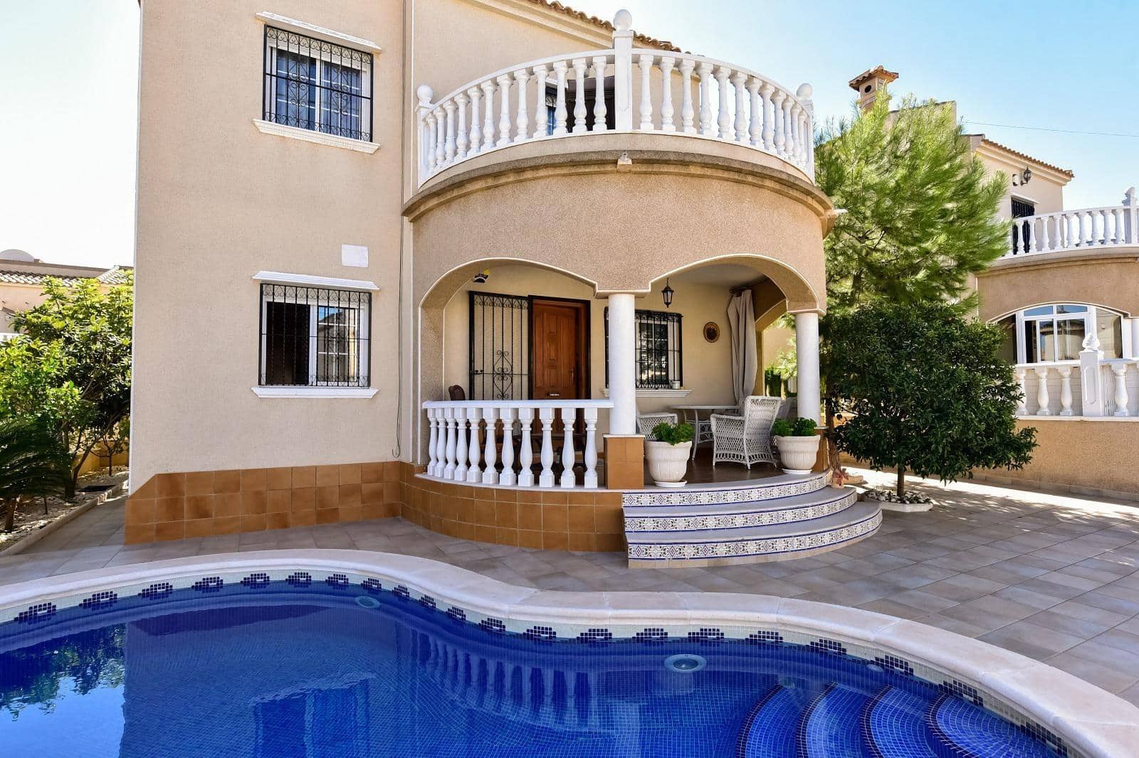 3 soveværelse Villa til salg i Orihuela Costa med swimmingpool garage - € 369.000 (Ref: 10184941)