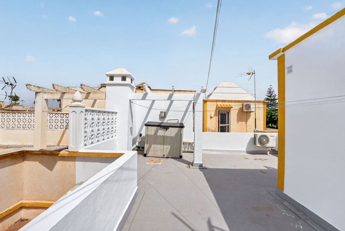 3 soveværelse Byhus til salg i Torrevieja med swimmingpool - € 199.000 (Ref: 10184952)