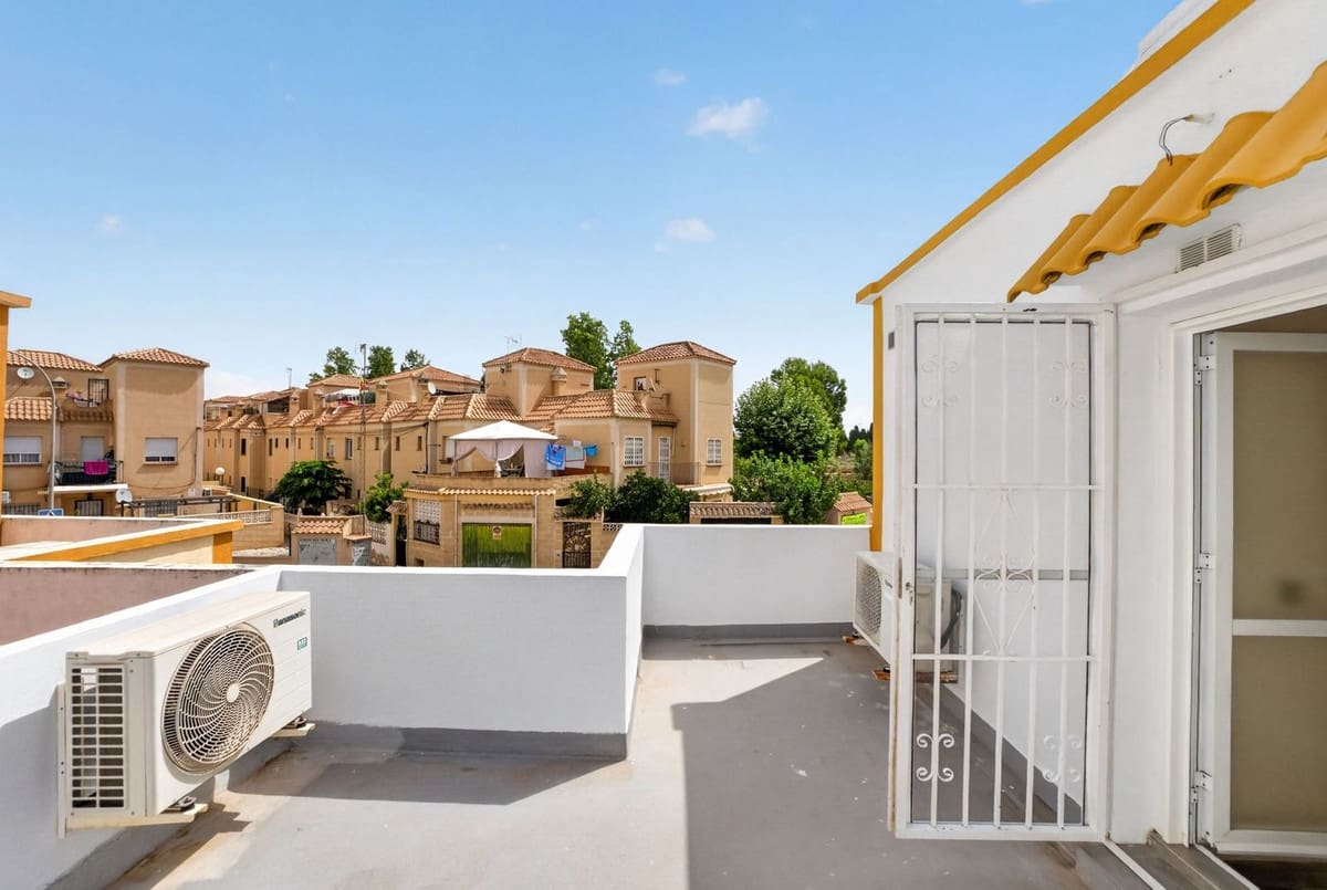 3 soveværelse Byhus til salg i Torrevieja med swimmingpool - € 199.000 (Ref: 10184952)