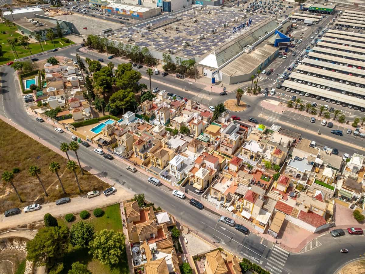 3 soveværelse Byhus til salg i Torrevieja med swimmingpool - € 199.000 (Ref: 10184952)