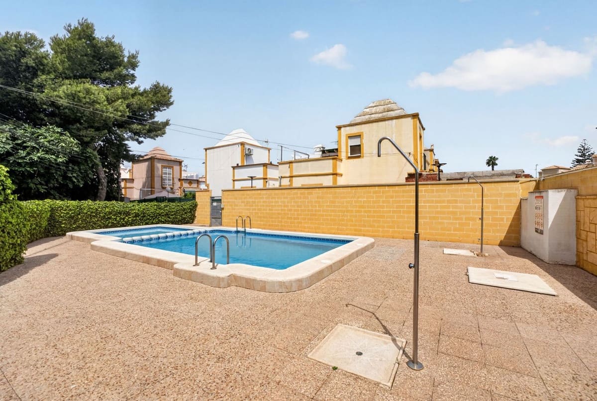 3 soveværelse Byhus til salg i Torrevieja med swimmingpool - € 199.000 (Ref: 10184952)