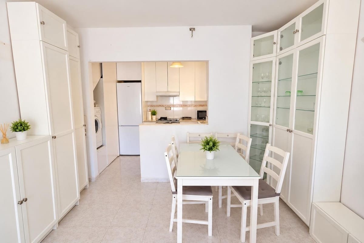 Bungalow de 2 habitaciones en Torrevieja en venta con piscina - 135.000 € (Ref: 10184953)