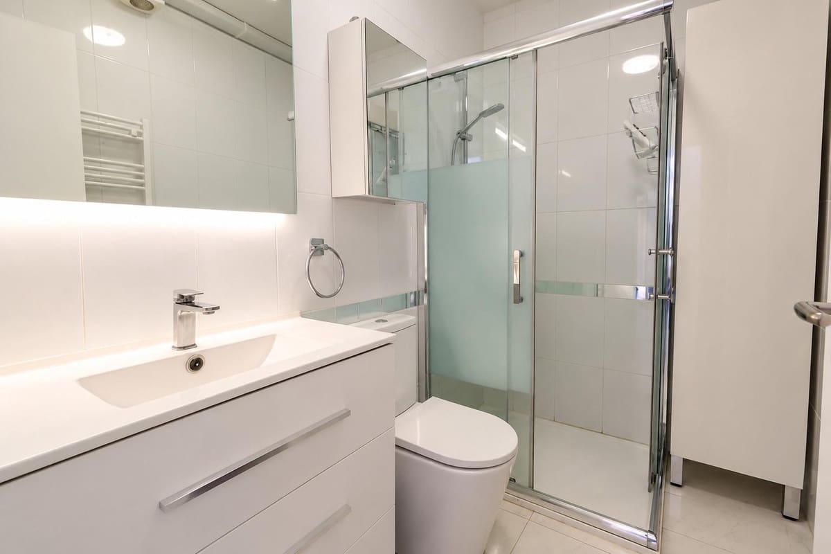 Bungalow de 2 habitaciones en Torrevieja en venta con piscina - 135.000 € (Ref: 10184953)