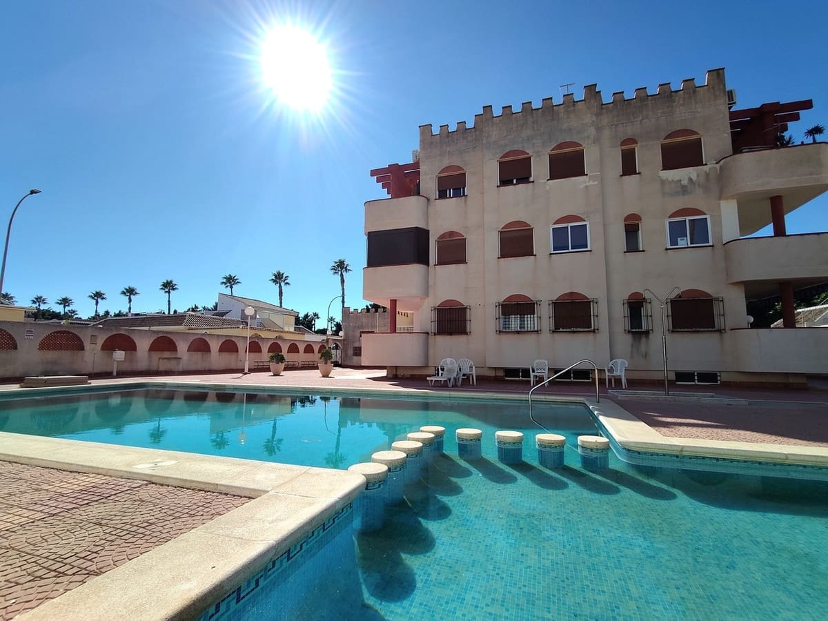 2 soverom Leilighet til salgs i Los Narejos med svømmebasseng garasje - € 179 900 (Ref: 10184956)