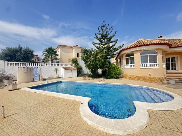 3 soveværelse Villa til salg i San Miguel de Salinas med swimmingpool - € 345.000 (Ref: 8535469)