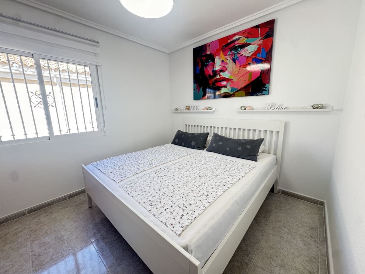 4 bedroom Villa for sale in Villamartin with pool - € 379,000 (Ref: 8602409)