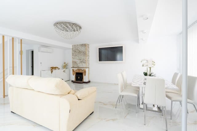 4 soveværelse Byhus til salg i Punta Prima, Torrevieja med swimmingpool garage - € 545.000 (Ref: 8630815)