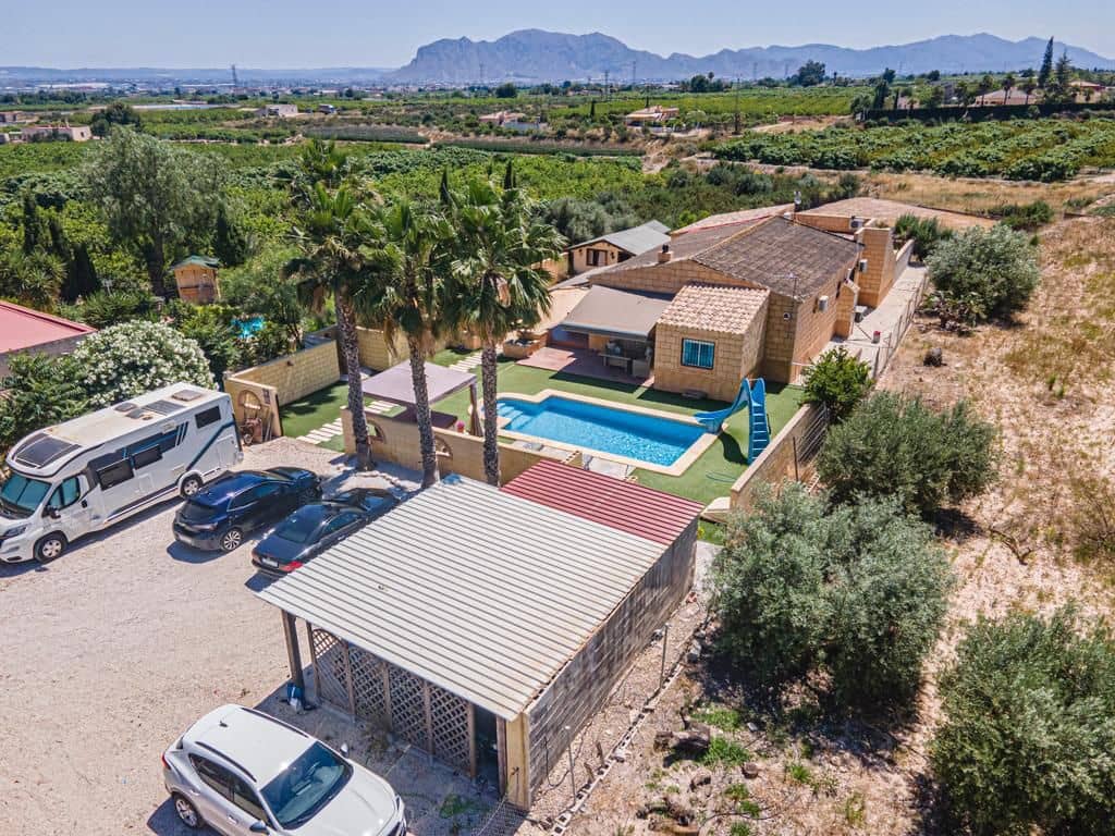 5 soveværelse Finca/Landehus til salg i Albatera - € 399.950 (Ref: 9008323)
