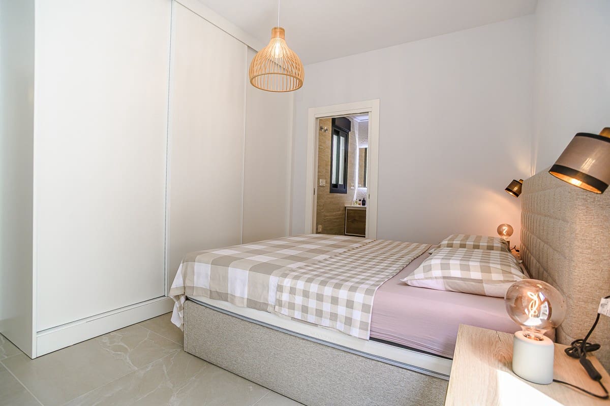 2 bedroom Apartment for sale in Torrevieja with pool garage - € 279,000 (Ref: 9172707)