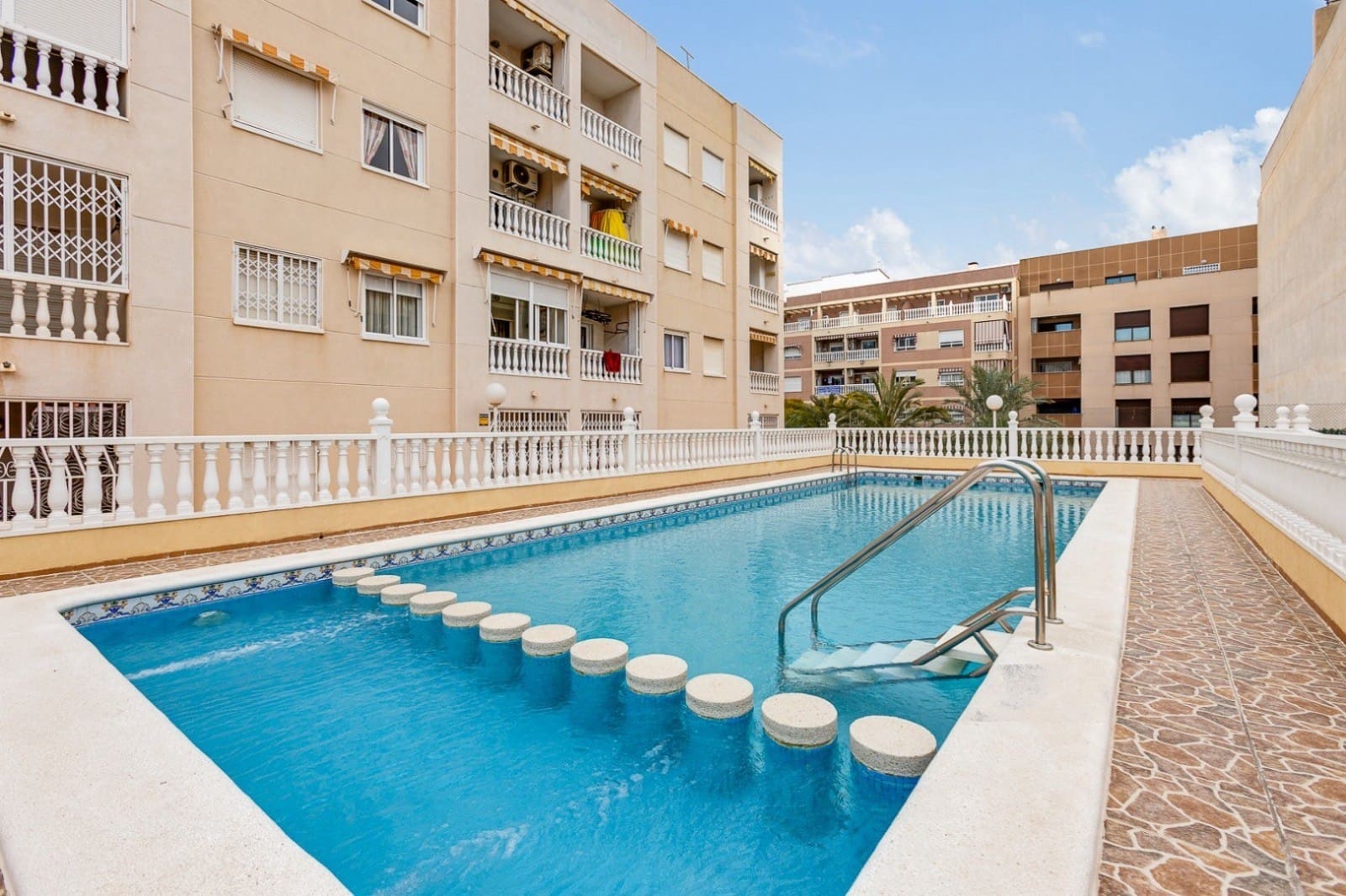 2 soveværelse Lejlighed til salg i Torrevieja med swimmingpool - € 125.000 (Ref: 9172730)