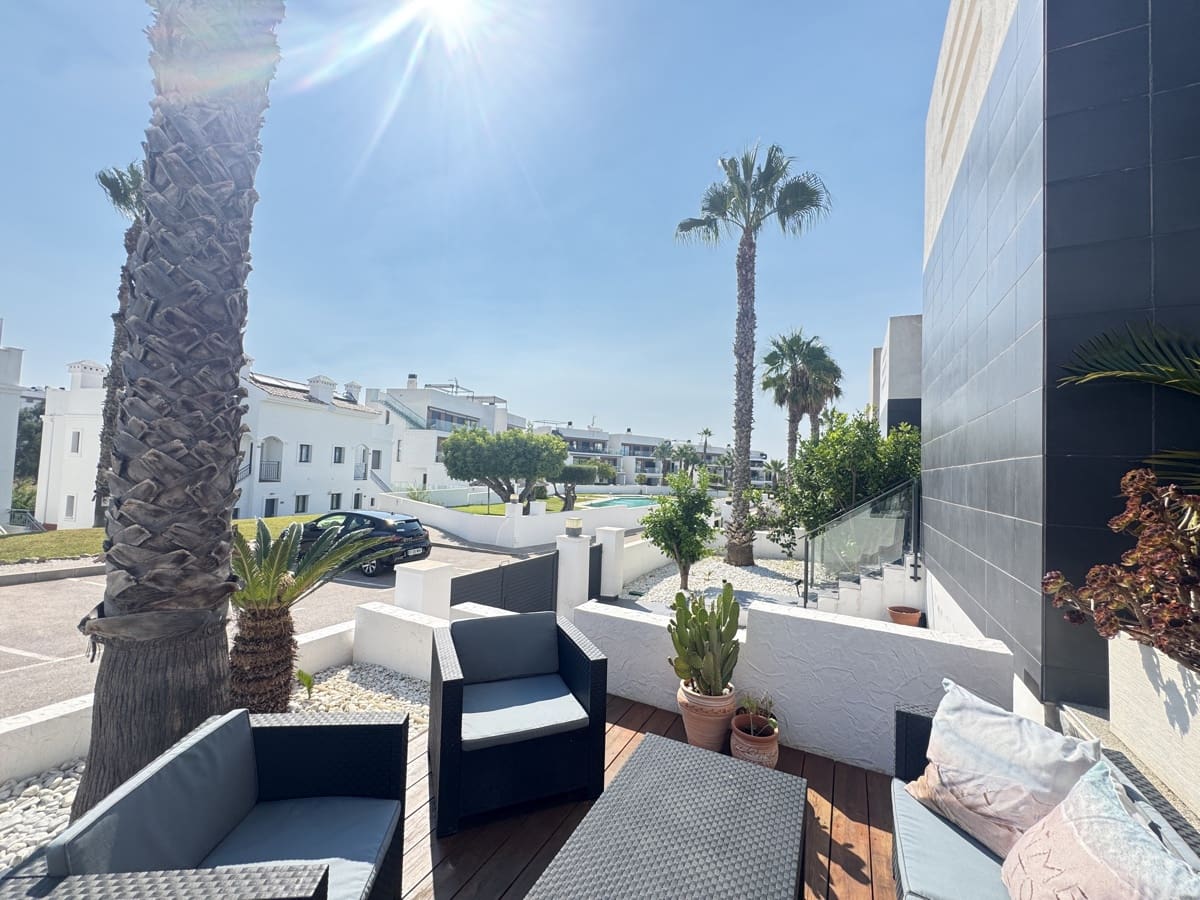 2 soveværelse Bungalow til salg i Villamartin med swimmingpool - € 339.000 (Ref: 9177860)