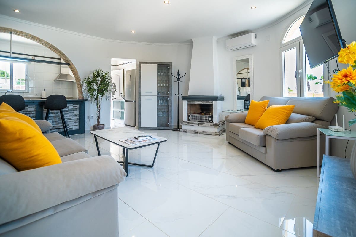 3 soverom Villa til salgs i Torrevieja med svømmebasseng - € 535 000 (Ref: 9177864)