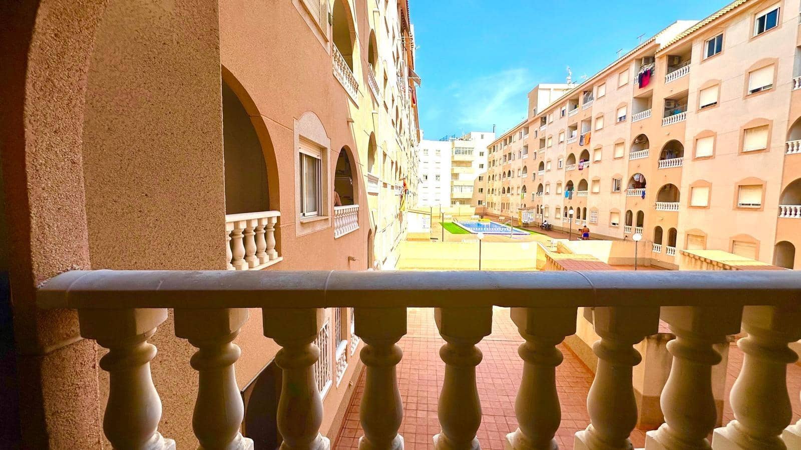 2 sypialnia Apartament na sprzedaż w Torrevieja z basenem - 139 900 € (Ref: 9177881)