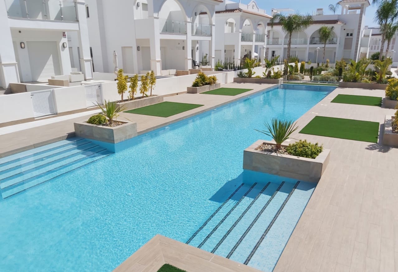 2 soveværelse Lejlighed til salg i Ciudad Quesada med swimmingpool - € 299.900 (Ref: 9177893)